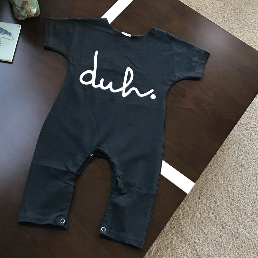 Adorable unisex “duh” onesie! 👶🏻👶🏾👶🏽